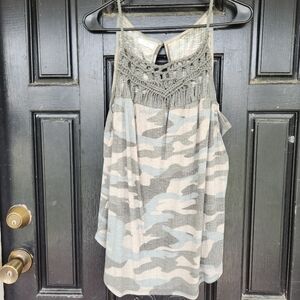 Camo tank